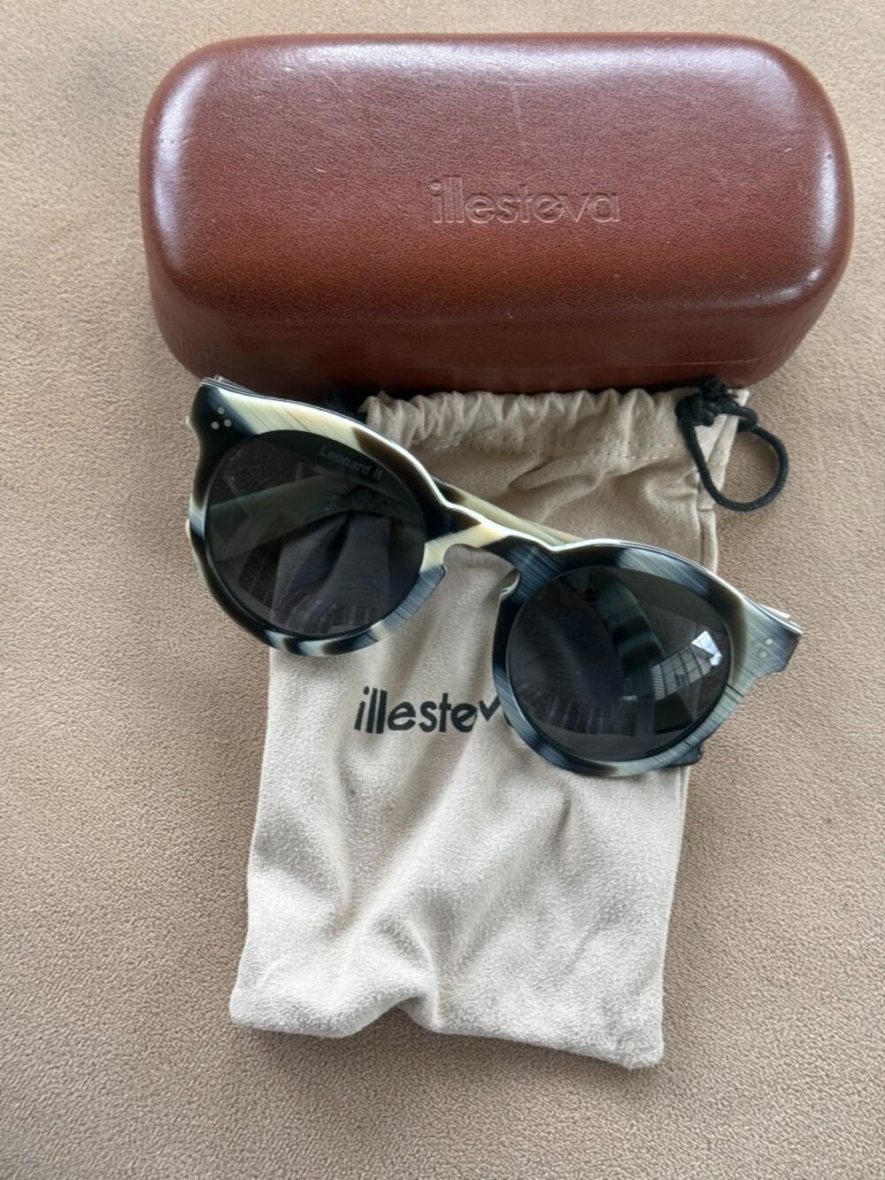 illesteva Sunglasses model Leonard II